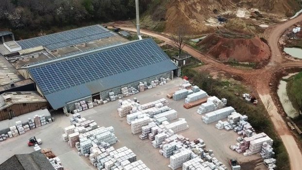 Steenfabriek Klinkers, ● Het dak van onze loods ligt vol met zonnepanelen die een aanzienlijk deel van de energie voor onze fabriek leveren